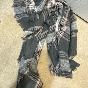 Chic Plaid Fringe Wrap
